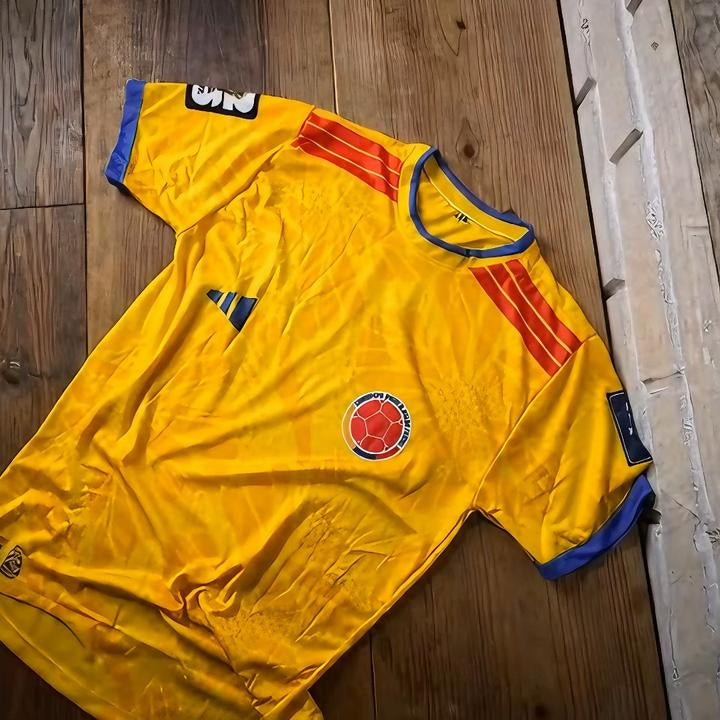 🔥 LIQUIDACIÓN DE STOCK: Camiseta de la Selección Colombia 🇨🇴 + Caja  Exclusiva | Edición Especial para Verdaderos Hinchas